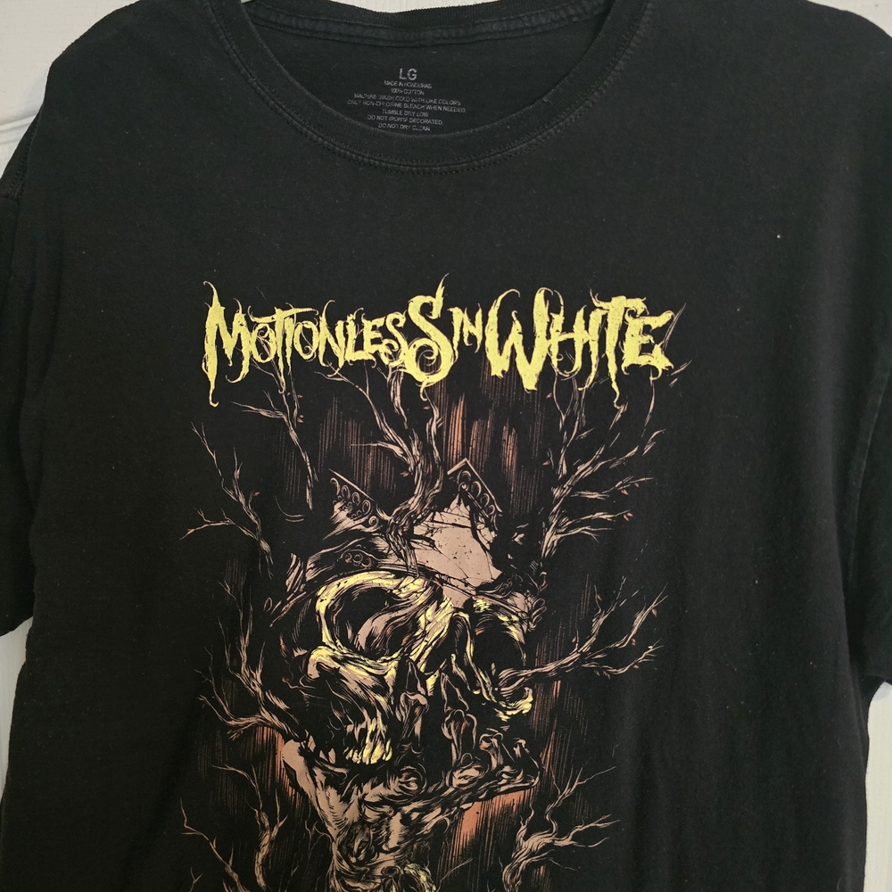 Motionless In White Band T-Shirt - Picture 2 of 2